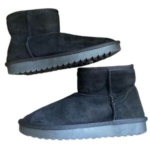 NWOT Cushionaire Black hipster cozy ankle boot size 8